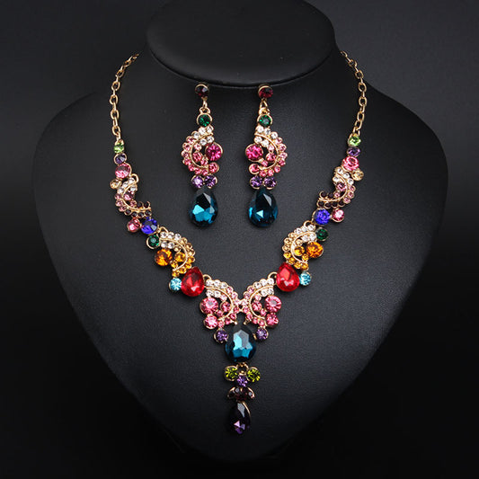 Ensemble collier et boucles d'oreilles en pierres précieuses simples en cristal de luxe léger