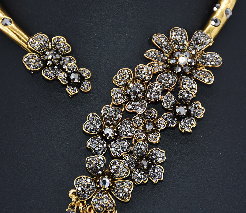 Collier de fleurs de diamants de luxe à pampilles vintage