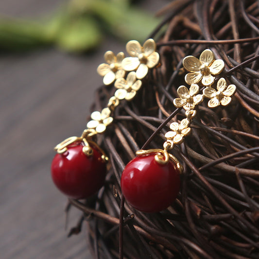 Boucles d'oreilles à tige en forme de fleur de style chinois avec perles de coquillage rouges