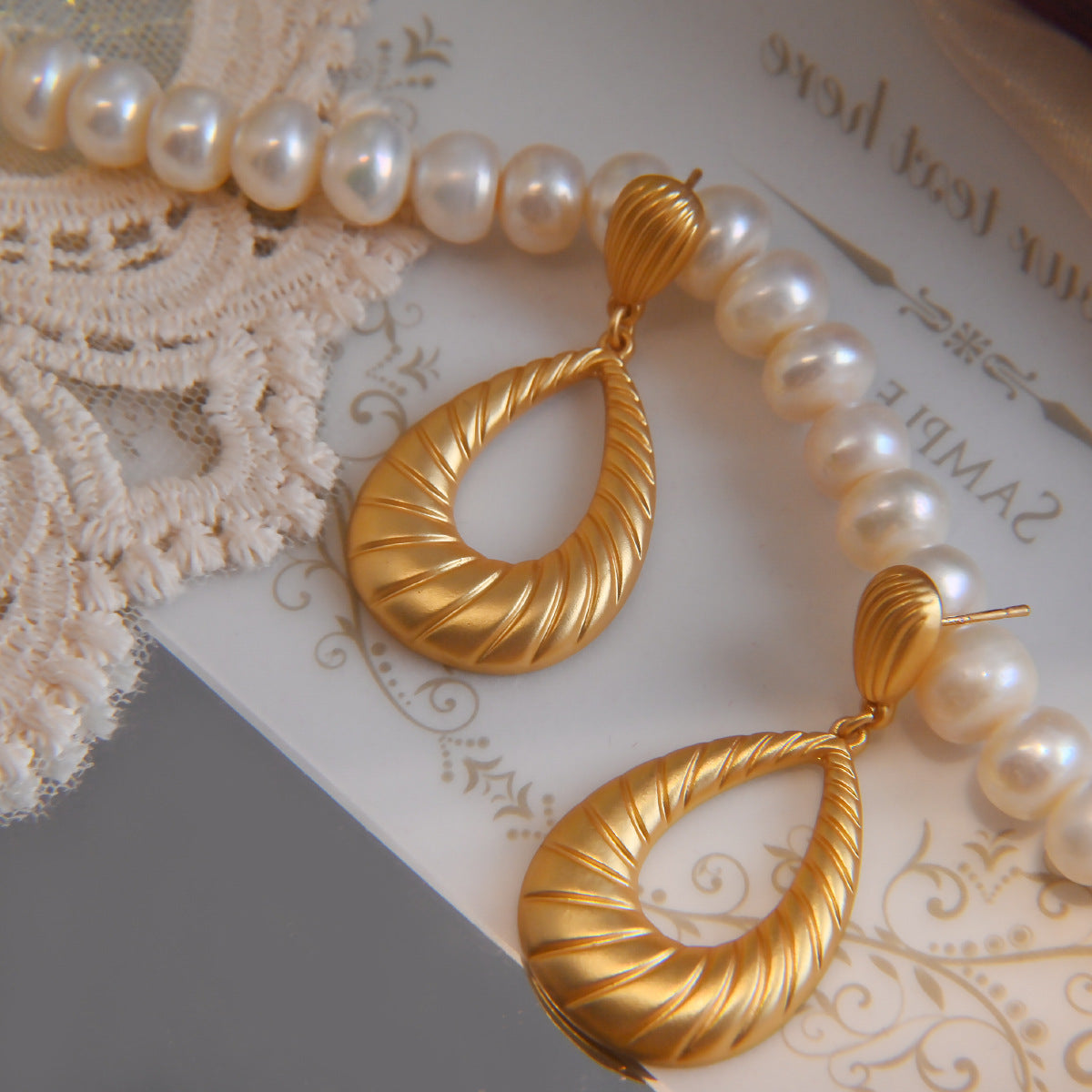 Vintage Gold Cutout With Irregular Thread Drop Sector Earrings