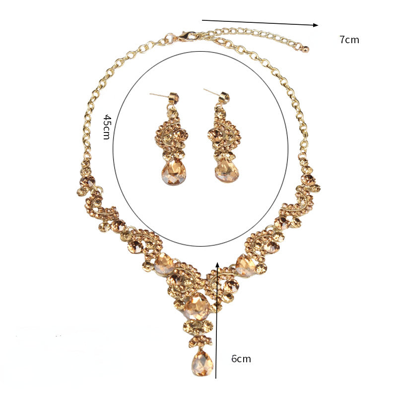 Ensemble collier et boucles d'oreilles en pierres précieuses simples en cristal de luxe léger