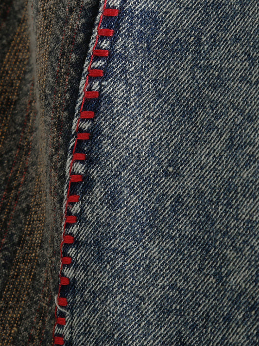 Pantalon en denim usé épissé avec patch vintage pour femmes