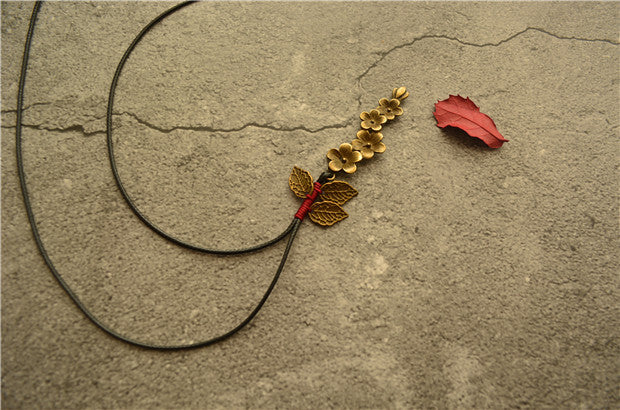 Collier long littéraire en coton et lin, feuilles de fleurs de prunier en bronze