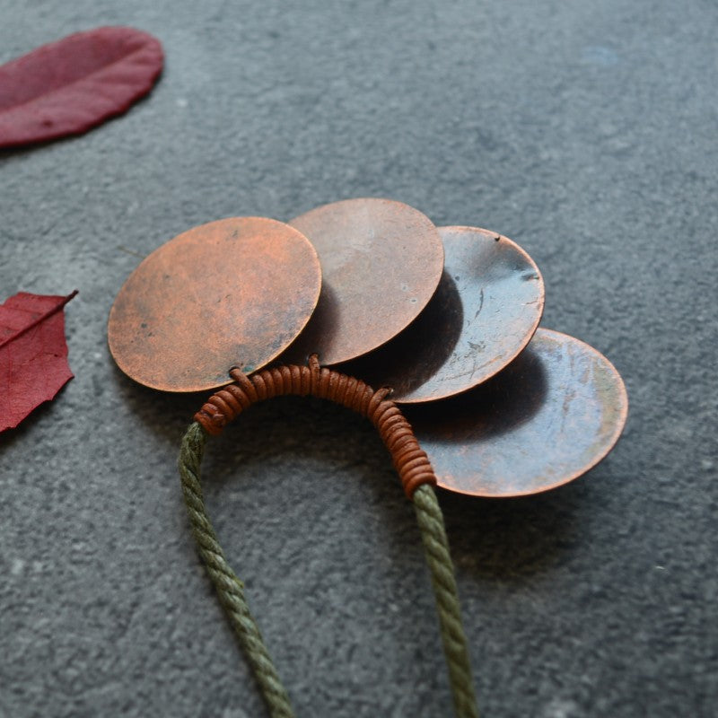 Collier de cercle de copeaux de bois en bronze simple littéraire rétro