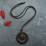 Literary Simple Wooden Circle Small Leaf Necklace